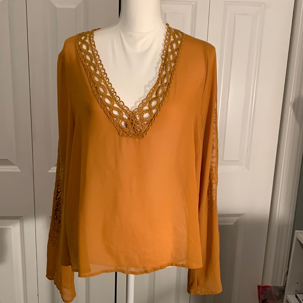 Beautiful blouse by Charlotte Russe size L